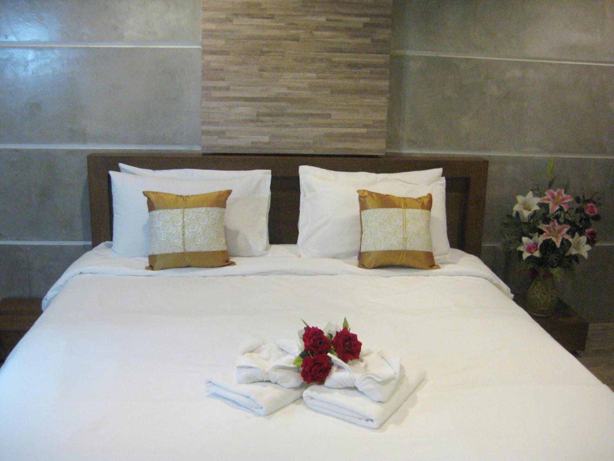 Komol Residence Банкок Екстериор снимка
