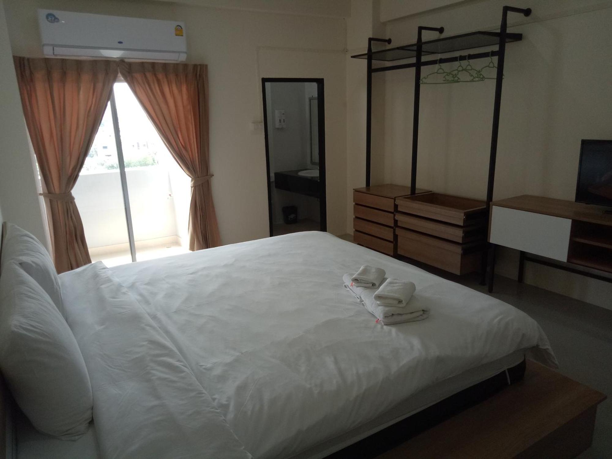 Komol Residence Банкок Екстериор снимка