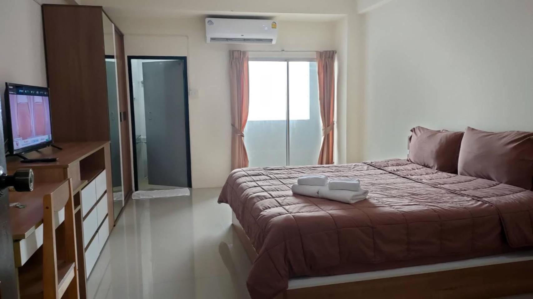 Komol Residence Банкок Екстериор снимка