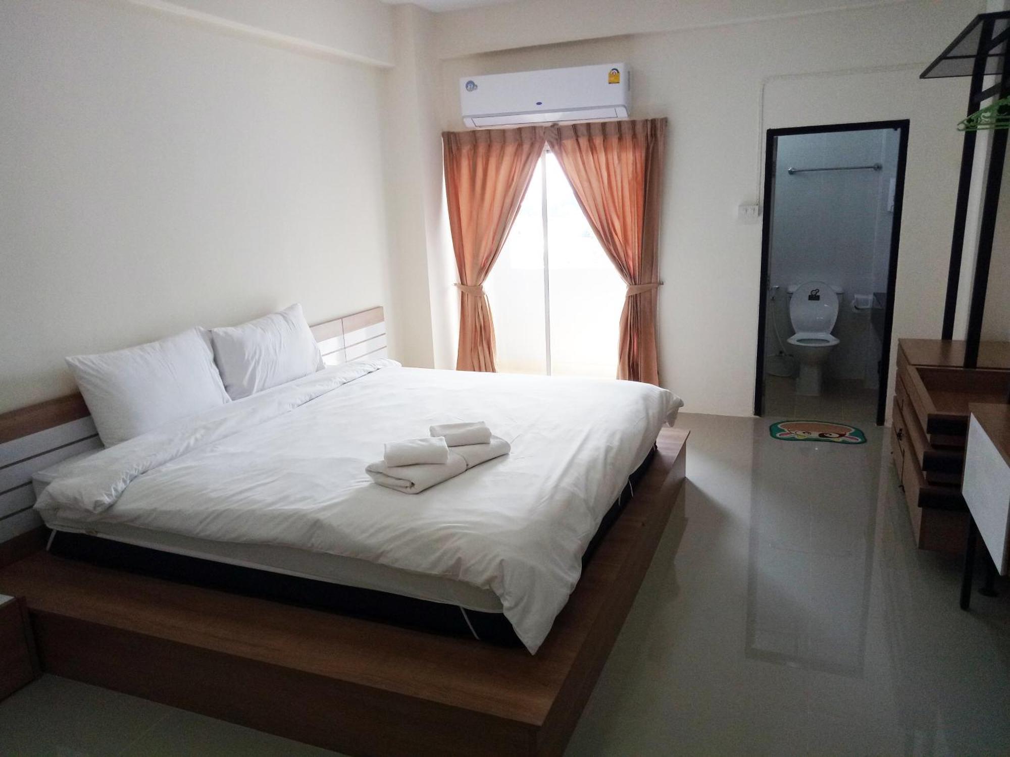 Komol Residence Банкок Екстериор снимка