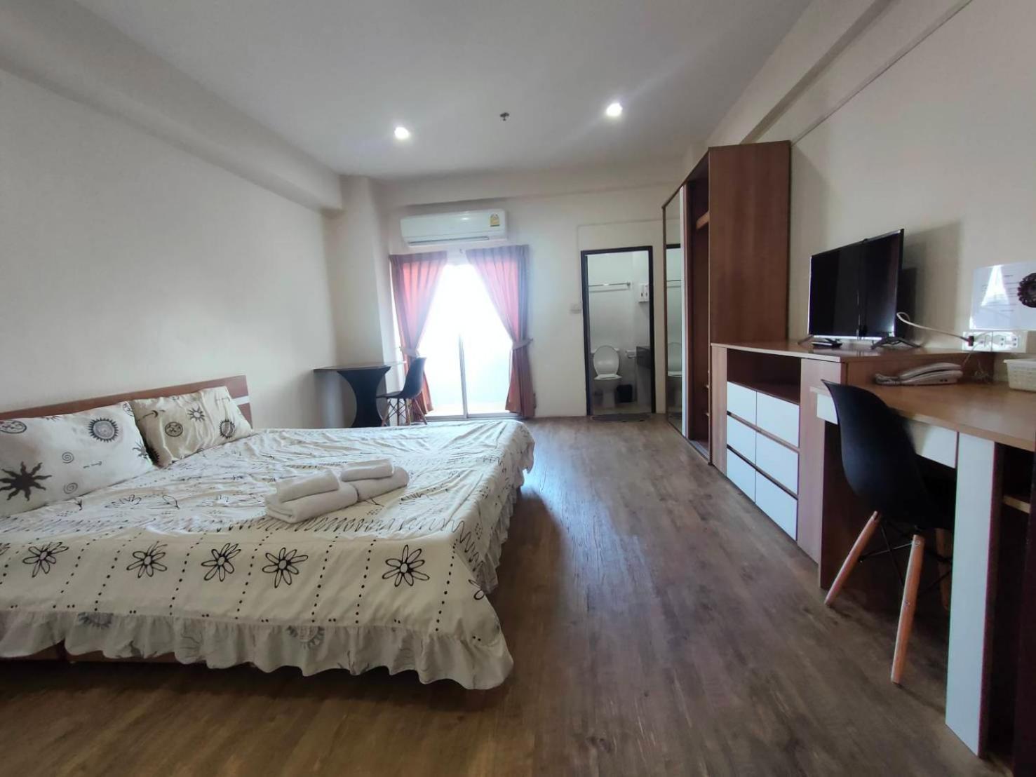 Komol Residence Банкок Екстериор снимка
