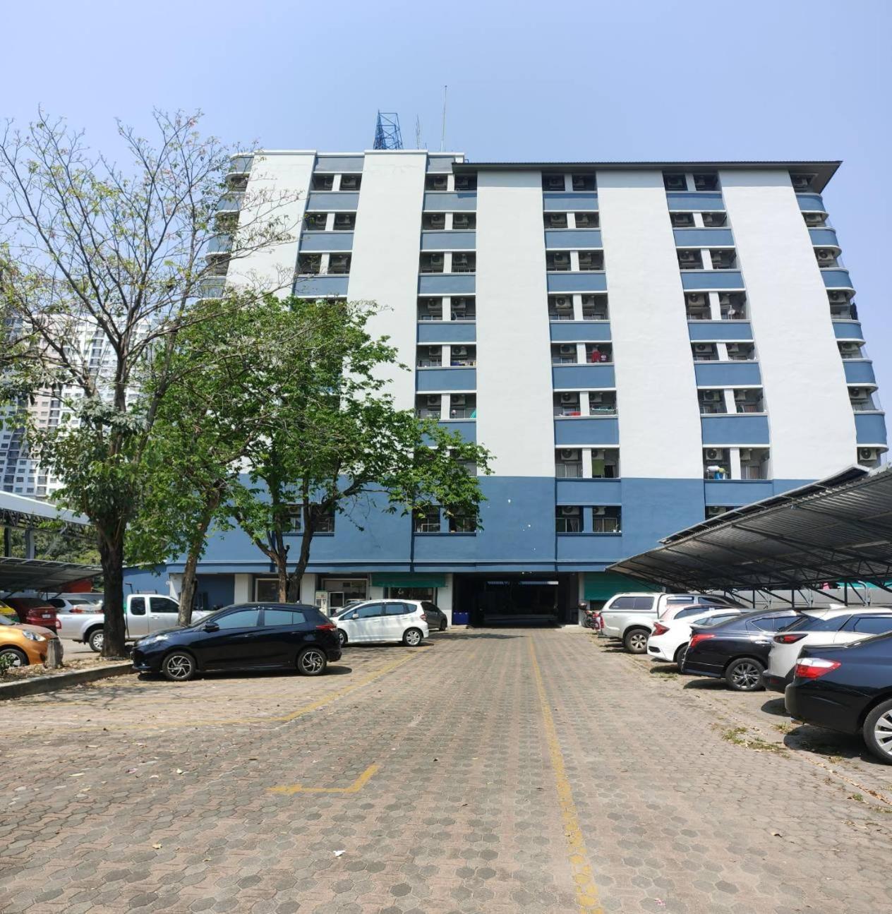 Komol Residence Банкок Екстериор снимка
